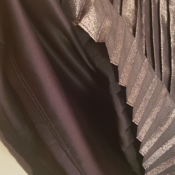 Express Metallic Gray Tank Small - Picture 5 of 7